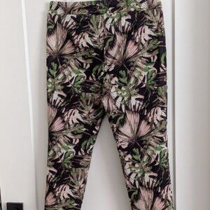 Melanie Lyne Tropical Leaf Print Cropped Pants